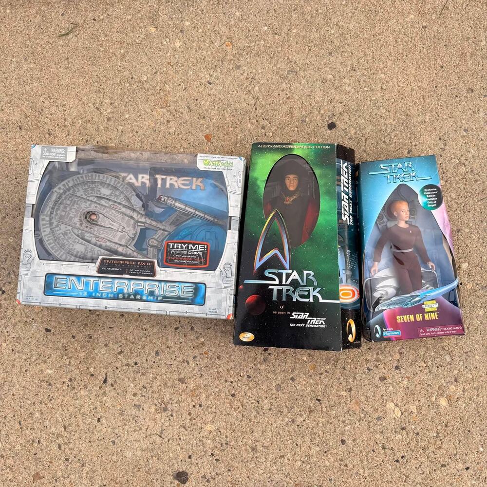 Vintage Star Trek Figure Lot Art Asylum Enterprise NX-01 Q Seven of Nine